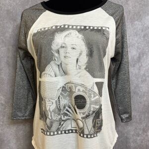 Cute Marilyn Monroe Top..Gray and white three quarter inch sleeves .Sz Medium